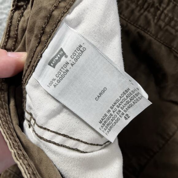 LEVIS CARRIER CARGO SHORTS MENS 42 BROWN FITS 44” WAIST 11” INSEAM POCKETS HIKE - Picture 3 of 8